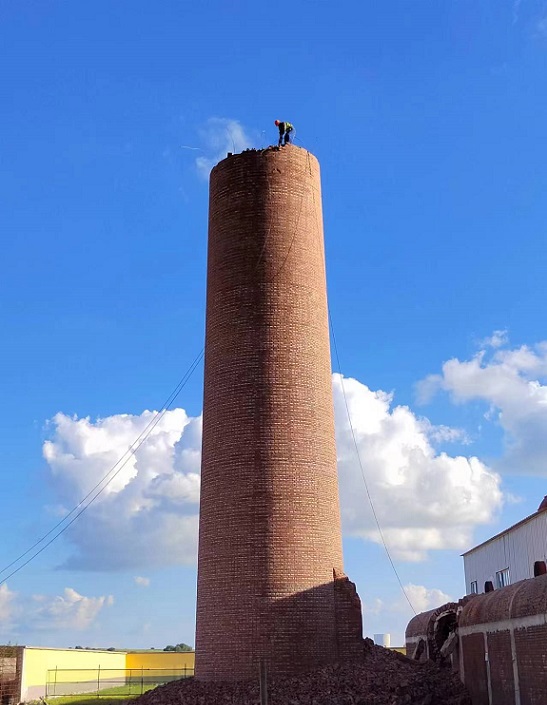 煙囪拆除公司的技術(shù)創(chuàng)新:提升拆除效率與安全性